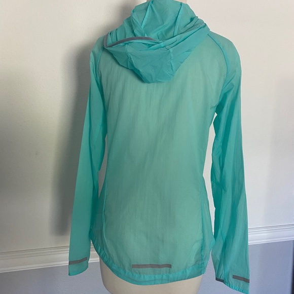 Nike extra Lightweight Windbreaker - Picture 7 of 10